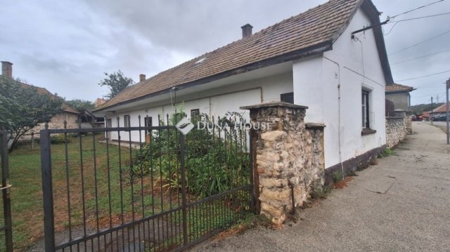 Eladó családi ház, Várpalotán 32 M Ft, 3 szobás