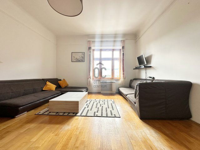 Eladó téglalakás, Budapesten, III. kerületben, Miklós téren