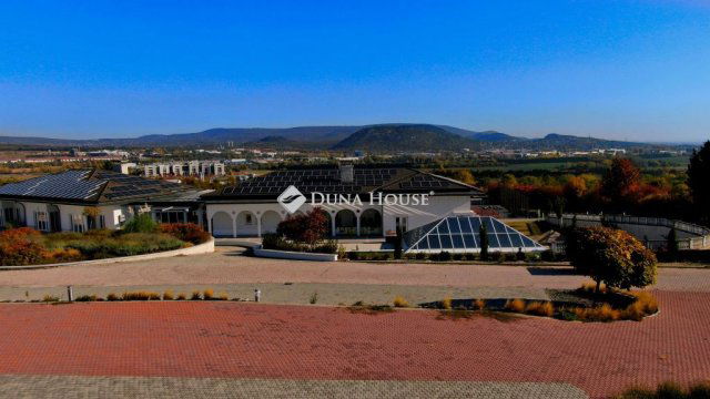 Eladó családi ház, Törökbálinton 1800 M Ft, 2 szobás