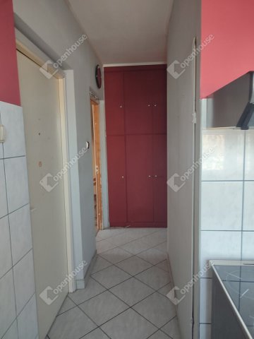 Eladó panellakás, Tatabányán 39.999 M Ft, 3 szobás