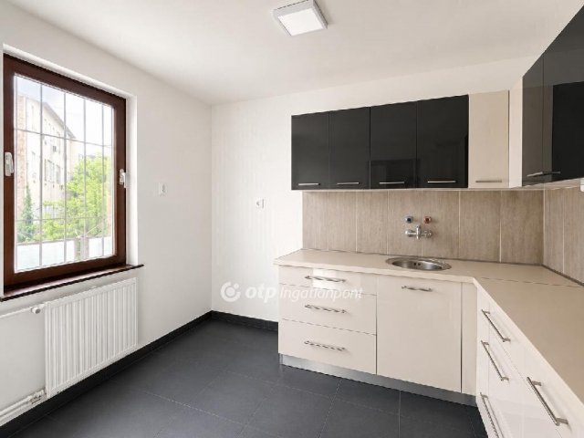 Eladó téglalakás, Budapesten, VIII. kerületben 89.9 M Ft