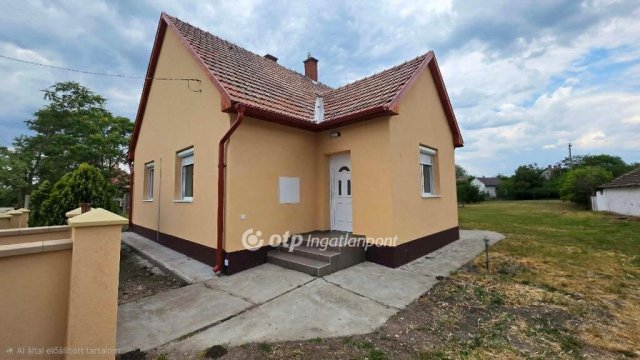 Eladó családi ház, Kabán 39.5 M Ft, 2 szobás