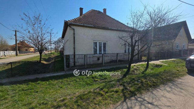 Eladó családi ház, Nádudvaron 25 M Ft, 2 szobás