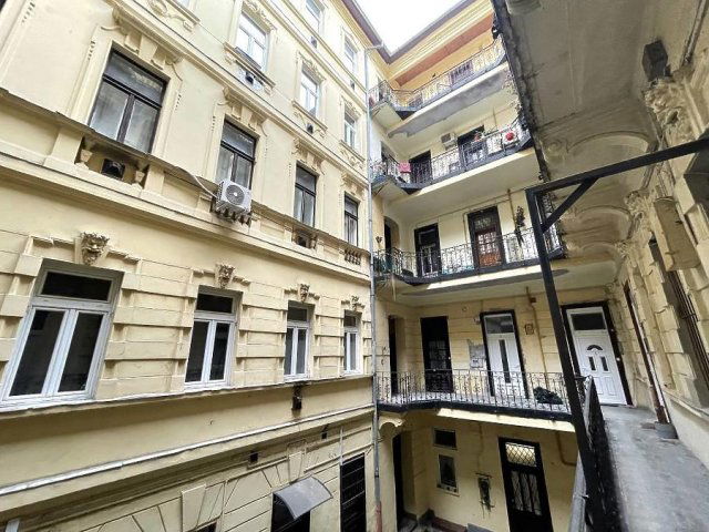 Eladó téglalakás, Budapesten, VII. kerületben, Jósika utcában