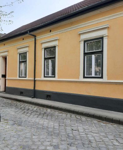 Eladó családi ház, Kecskeméten 174.8 M Ft, 7+1 szobás