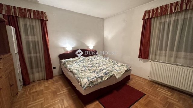 Eladó családi ház, Budapesten, II. kerületben 240 M Ft, 9 szobás