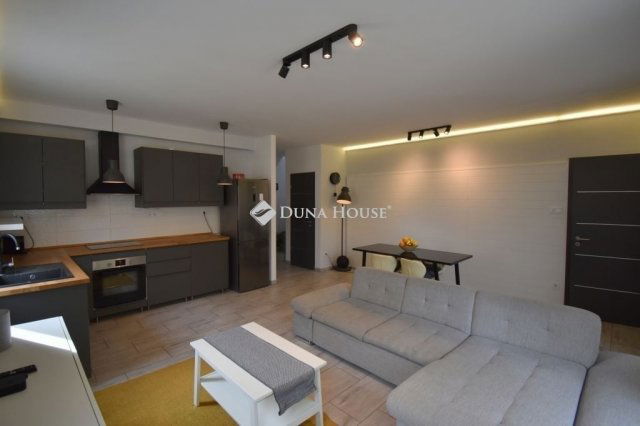 Eladó ikerház, Budapesten, XVI. kerületben 124.9 M Ft, 4 szobás