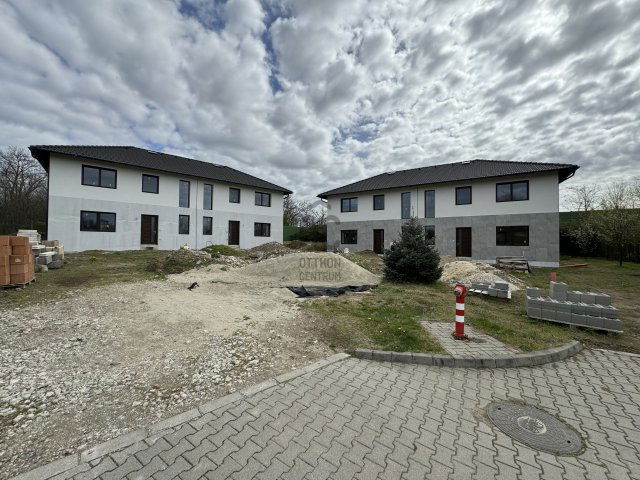 Eladó ikerház, Fóton 136 M Ft, 4 szobás / költözzbe.hu