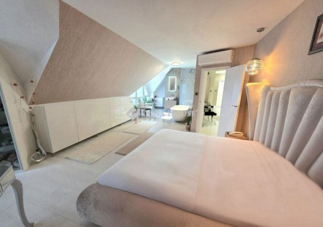 Eladó családi ház, Biatorbágyon 349.9 M Ft, 7 szobás