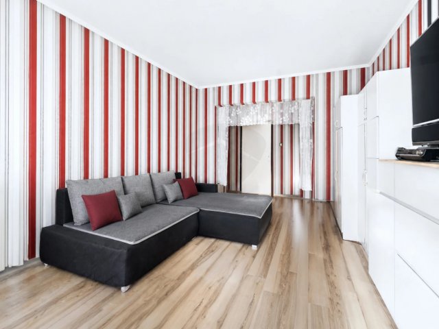 Eladó panellakás, Oroszlányban 32.5 M Ft, 2 szobás