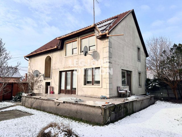 Kiadó családi ház, albérlet, Cegléden 300 E Ft / hó, 5 szobás