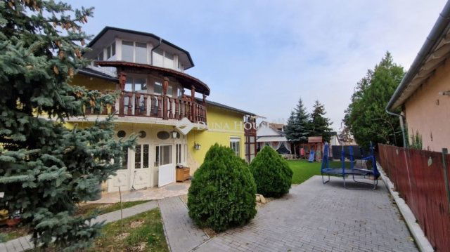 Eladó családi ház, Vecsésen 162.9 M Ft, 5 szobás
