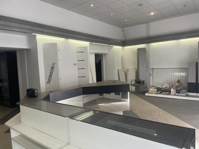 Eladó üzlethelyiség, VIII. kerületben, Népszínház utcában