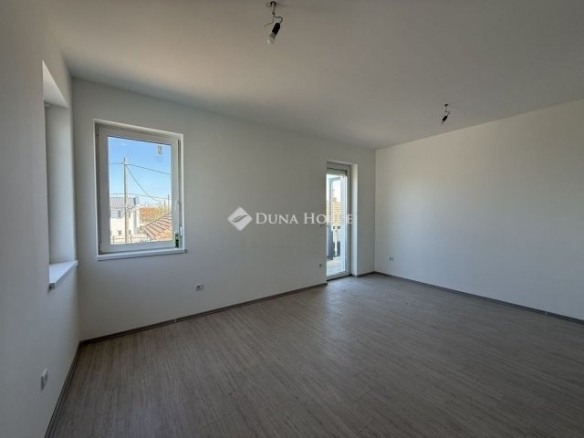 Eladó ikerház, Budapesten, XVIII. kerületben 120 M Ft, 3 szobás