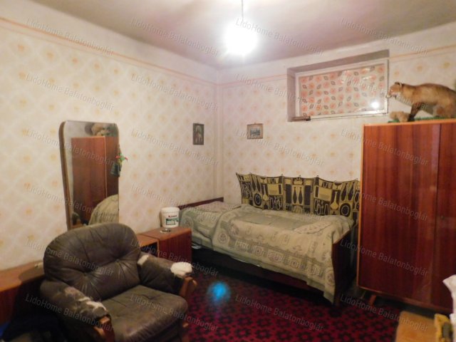 Eladó családi ház, Karádon 15.8 M Ft, 4 szobás