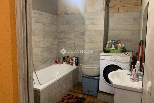 Eladó családi ház, Pusztaszabolcson 53 M Ft, 4 szobás