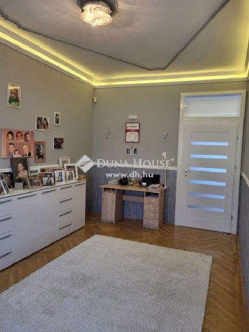 Eladó családi ház, Budapesten, XV. kerületben 229 M Ft, 8 szobás