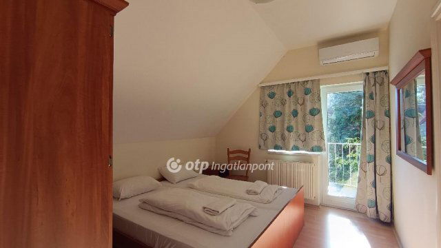 Eladó nyaraló, Balatonbogláron 265 M Ft, 8 szobás