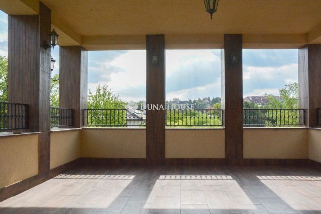 Eladó családi ház, Szentendrén 289 M Ft, 6 szobás