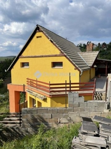 Eladó családi ház, Pécsett 69.9 M Ft, 4 szobás