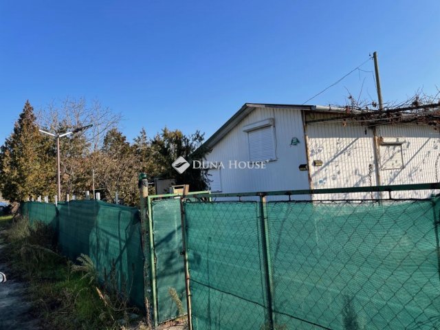 Eladó nyaraló, Cserkeszőlőn 6.5 M Ft, 2 szobás