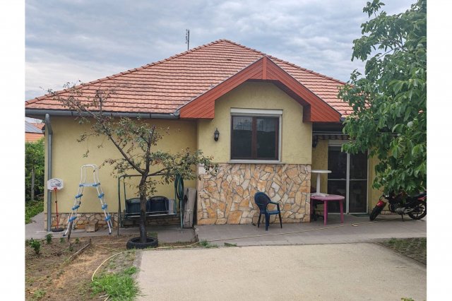 Eladó családi ház, Szigetszentmiklóson 159.9 M Ft, 5 szobás