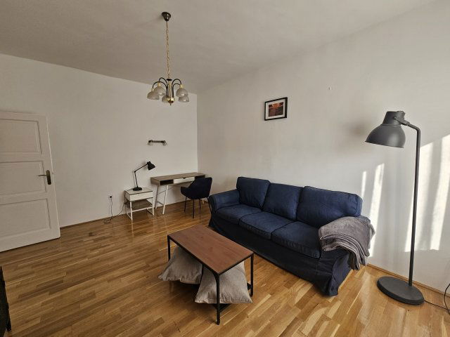 Kiadó téglalakás, albérlet, Pápán 140 E Ft / hó, 2 szobás