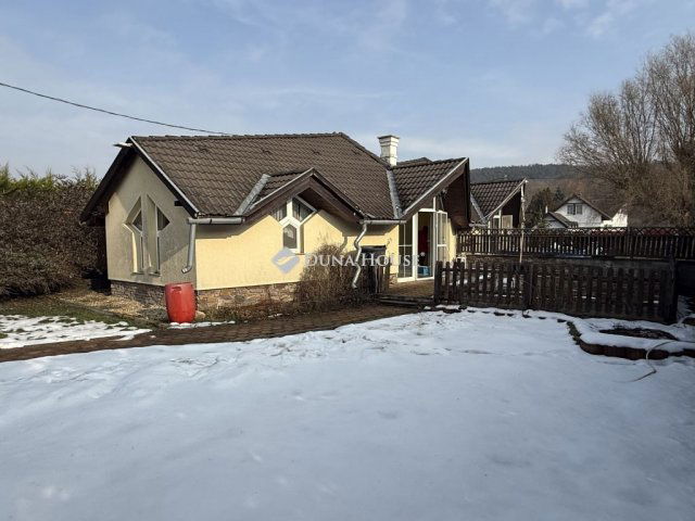 Eladó ikerház, Biatorbágyon 29.9 M Ft, 2 szobás