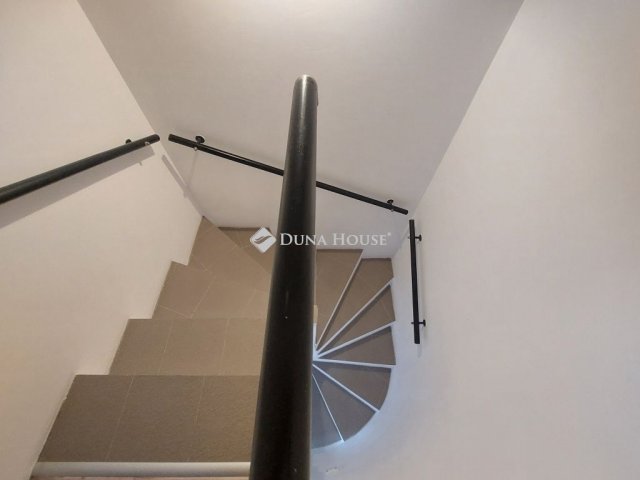 Eladó sorház, Pécelen 89.9 M Ft, 1+4 szobás