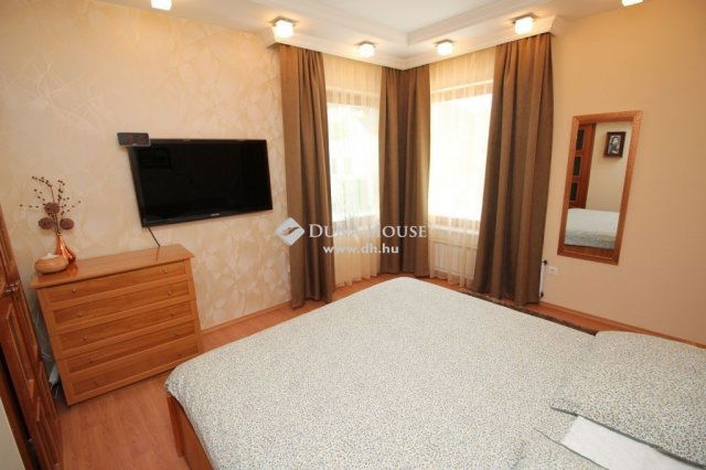 Eladó családi ház, Kecskeméten 150 M Ft, 6 szobás