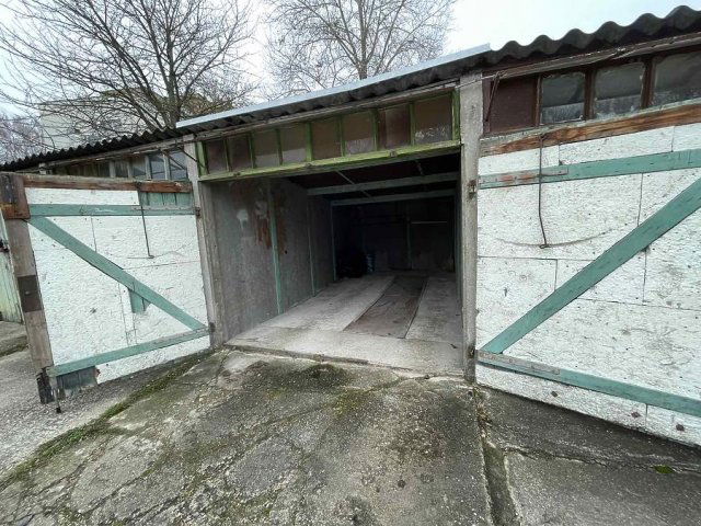 Eladó garázs, Vácon 9 M Ft / költözzbe.hu