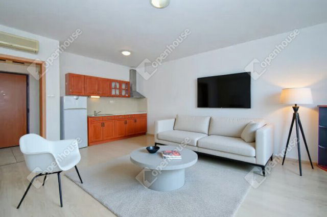 Eladó téglalakás, Szegeden 49.5 M Ft, 1 szobás