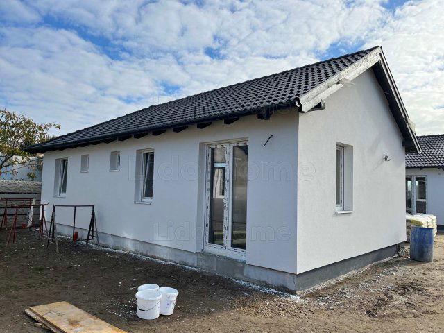 Eladó családi ház, Siófokon 79.9 M Ft, 4 szobás