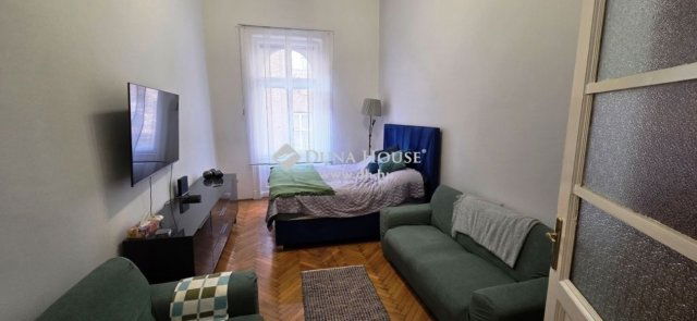 Eladó téglalakás, Budapesten, V. kerületben 75.9 M Ft, 1 szobás