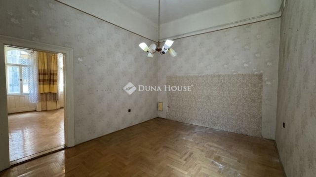 Eladó téglalakás, Budapesten, VI. kerületben 75.9 M Ft, 2 szobás