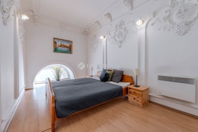 Eladó téglalakás, Budapesten, V. kerületben 144.9 M Ft, 5 szobás
