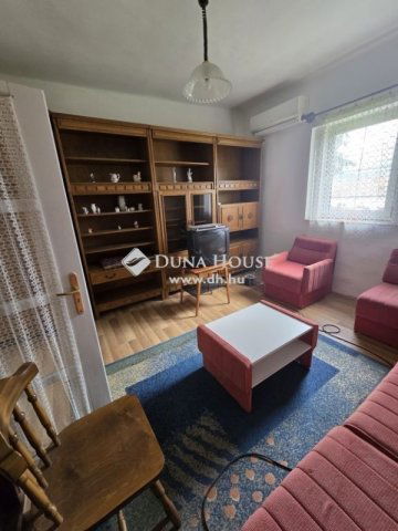 Eladó családi ház, Pécsett 18.5 M Ft, 2+2 szobás