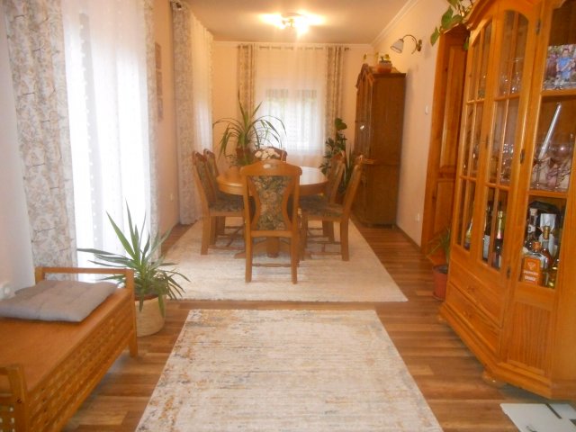 Eladó családi ház, Szegeden 125 M Ft, 4 szobás