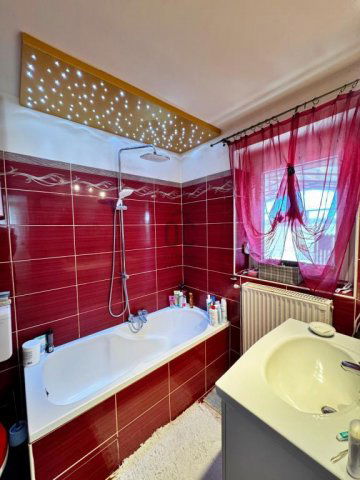 Eladó családi ház, Áporkán 124.9 M Ft, 4 szobás