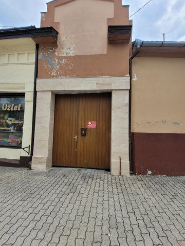Eladó üzlethelyiség, Bátaszéken 45 M Ft, 5 szobás