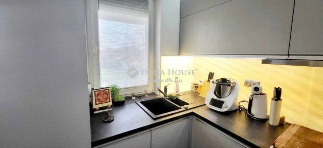 Eladó téglalakás, Budapesten, XV. kerületben 145 M Ft, 4 szobás