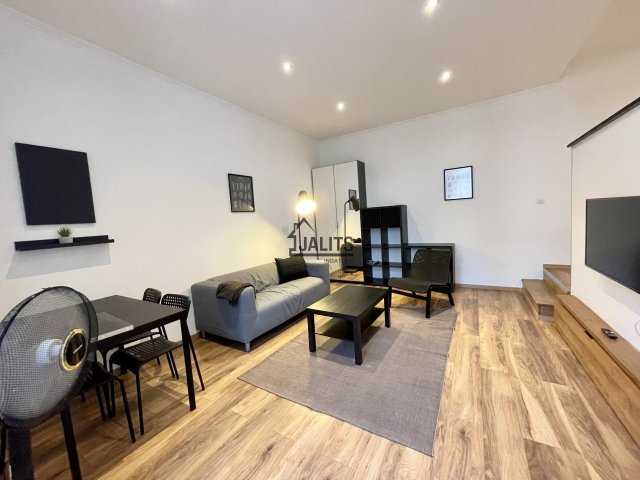 Kiadó téglalakás, albérlet, V. kerületben, Október 6. utcában