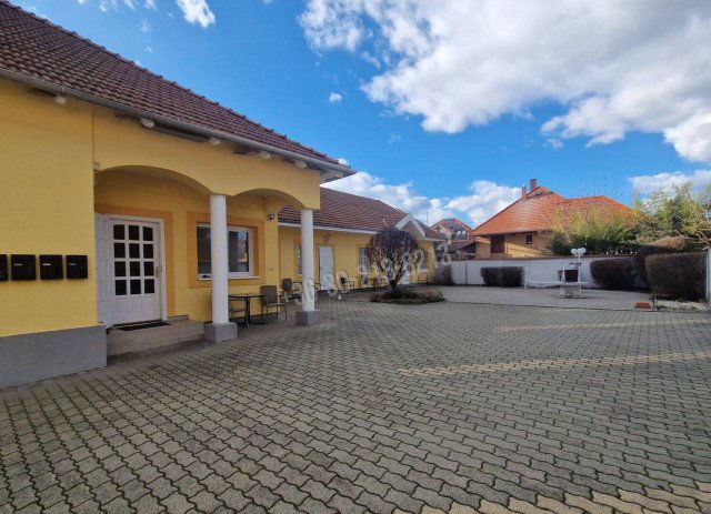 Eladó családi ház, Egerben 129 M Ft, 6 szobás