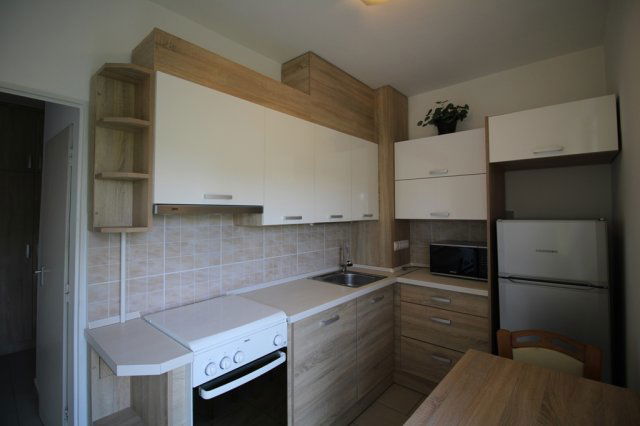 Kiadó panellakás, albérlet, Pécsett, Páfrány utcában