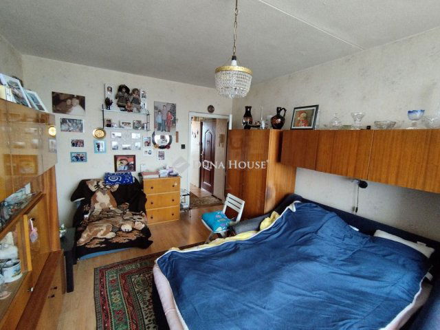 Eladó panellakás, Budapesten, XV. kerületben, Drégelyvár utcában