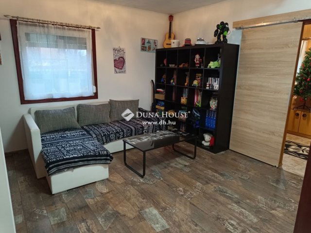 Eladó családi ház, Úrin 85 M Ft, 3 szobás