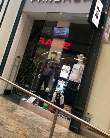 Eladó üzlethelyiség, Budapesten, VI. kerületben, Váci úton