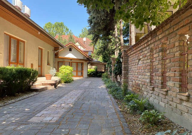 Eladó családi ház, Siófokon 335 M Ft, 8 szobás