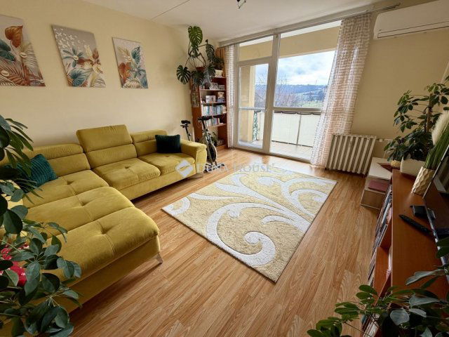 Eladó panellakás, Pécsett, Eszék utcában 49.9 M Ft, 3 szobás