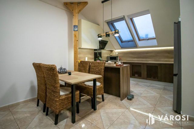 Eladó téglalakás, Székesfehérvárott 77.8 M Ft, 4 szobás